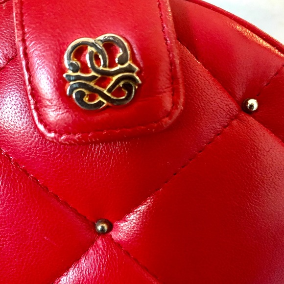 Vintage quilted crossbody w/chain strap. - Picture 7 of 7